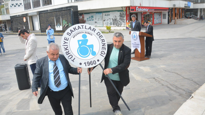 ENGELLİLER HAFTASI’NDA AKÇAKOCA SINIFTA KALDI