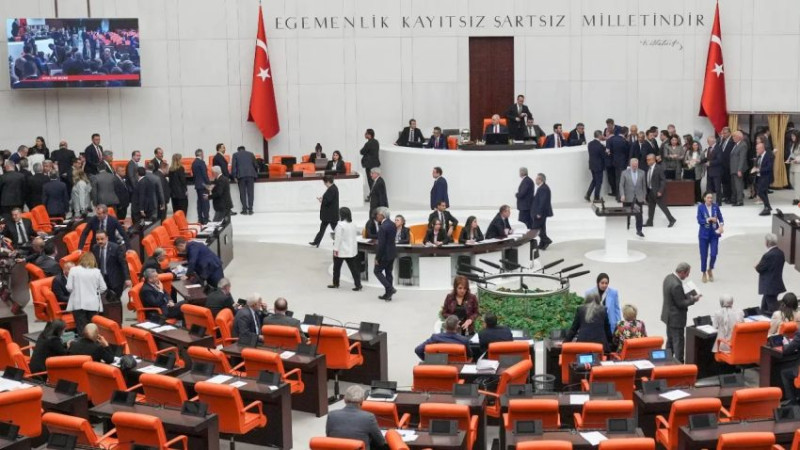 TBMM'DE KABUL EDİLDİ: MEMURİYETTE YAŞ SINIRI VE ATAMA ŞARTLARI DEĞİŞTİ