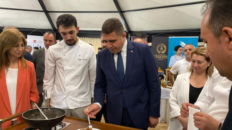 GENÇ ŞEF’İN HAZIRLADIĞI YEMEK TAM NOT ALDI
