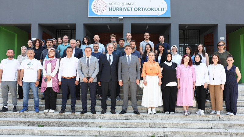 VALİ ASLAN ORTAOKUL ÖĞRENCİLERİYLE BİR ARAYA GELDİ