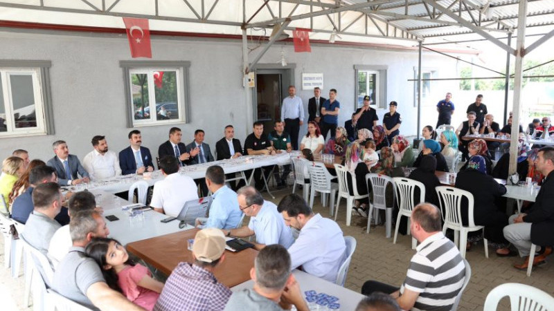 DÜZCE VALİSİ SELÇUK ASLAN: ‘’VATANDAŞLARIMIZ İLE BİR ARADA, AYNI GÖNÜL DİLİYLE…’’