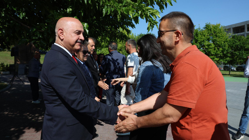 DÜZCE ÜNİVERSİTESİ’NDE BAYRAMLAŞMA TÖRENİ GERÇEKLEŞTİRİLDİ
