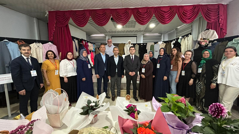 GÖLYAKA'DA YIL SONU SERGİSİ AÇILDI