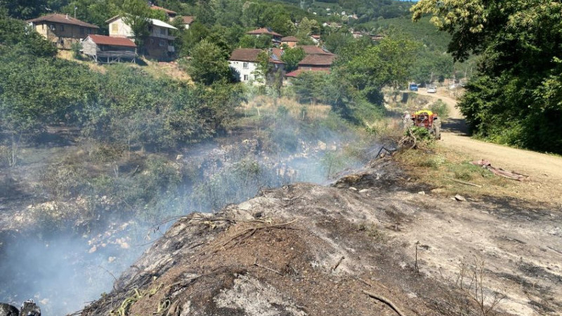 DÜZCE’DE ÇALILIK ALANDA YANGIN ÇIKTI
