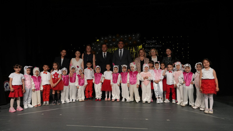 MİNİKLERDEN MUHTEŞEM YIL SONU GÖSTERİSİ