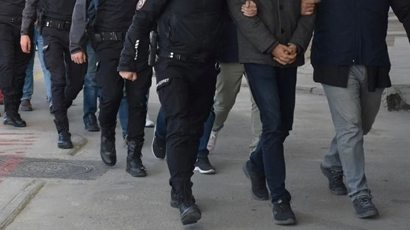 KENDİLERİNİ POLİS, SAVCI OLARAK TANITAN 13 DOLANDIRICI TUTUKLANDI     
