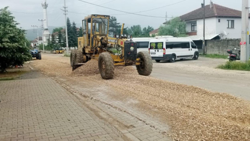 İL ÖZEL İDARESİ EKİPLERİNDEN HUMMALI ÇALIŞMA