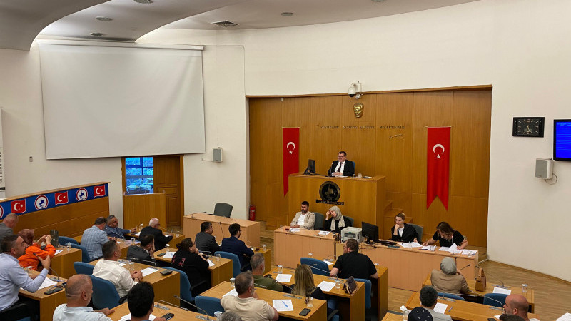 ÜNLÜ AKTÖR EDİZ HUN VE EŞİNE FAHRİ HEMŞEHRİLİK VERİLDİ