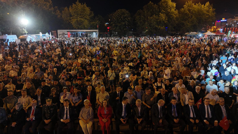 DARBE ŞEHİTLERİ İÇİN DUALAR EDİLDİ