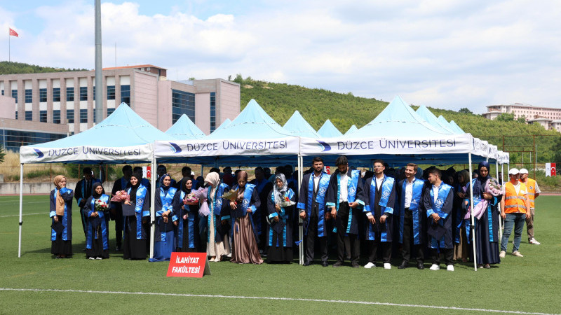 DÜZCE ÜNİVERSİTESİ’NDE MEZUNİYET COŞKUSU BAŞLADI