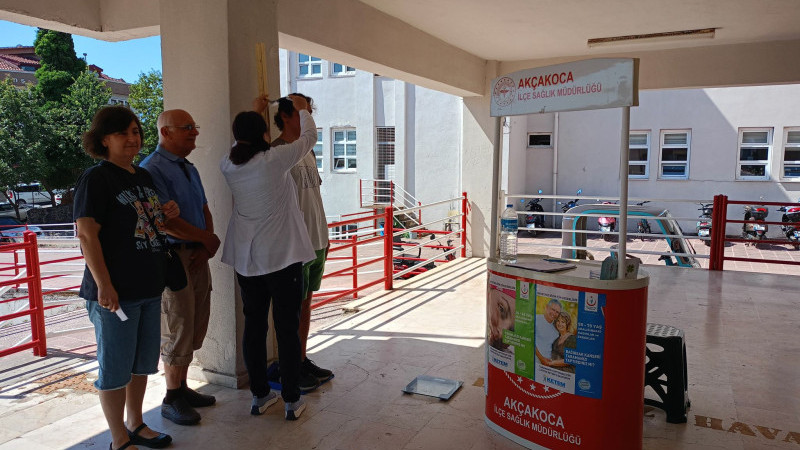 AKÇAKOCA’DA İDEAL KİLO FARKINDALIK STANDI KURULDU 