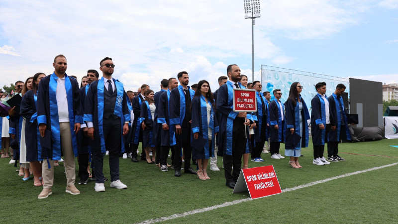 DÜZCE ÜNİVERSİTESİ’NDE MEZUNİYET HEYECANI DEVAMI EDİYOR