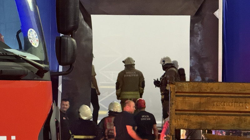 DÜZCE'DE OTOMOTİV YEDEK PARÇA FABRİKASINDA YANGIN ÇIKTI