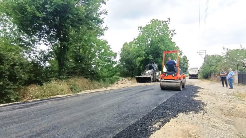 İL ÖZEL İDARESİ EKİPLERİ, YOL HİZMETLERİNE DEVAM EDİYOR