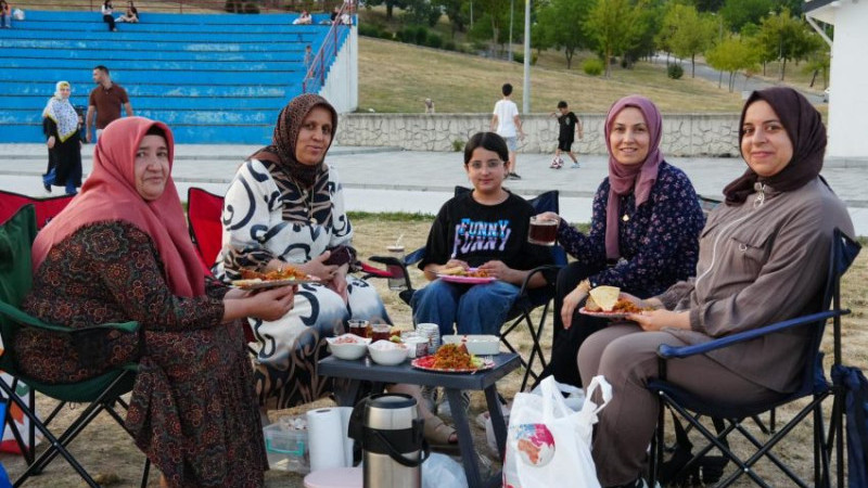 DÜZCE BELEDİYESİ’NDEN AÇIK HAVA SİNEMASI