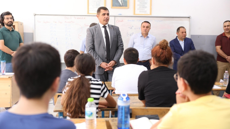 VALİ ASLAN, LGS DESTEKLEME VE YETİŞTİRME KURSU’NU ZİYARET ETTİ