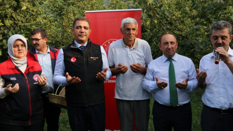VALİ ASLAN, ÖNCE HORON OYNADI ARDINDAN HASAT SEZONUNU AÇTI 