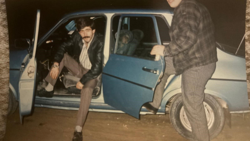 İLK OTOMOBİLİNİ 41 YIL SONRA HURDA HALDE BULUP RESTORE ETTİRDİ  