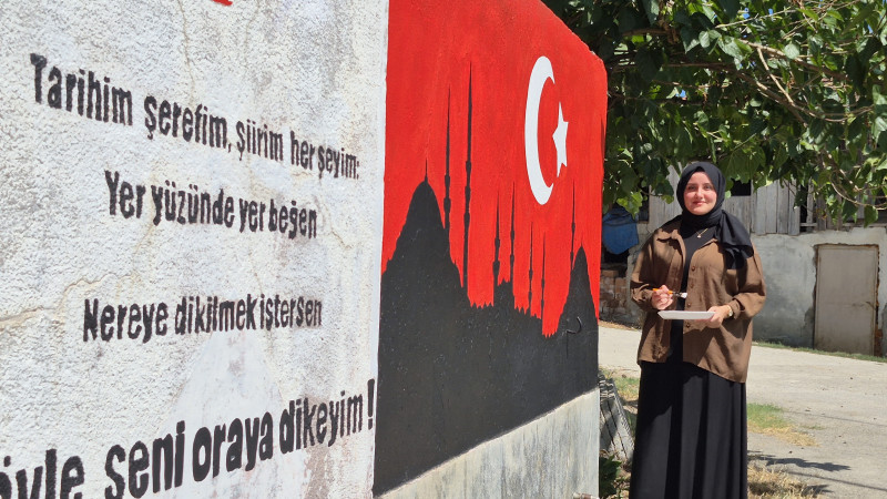 RESİM ÖĞRETMENİNİN FIRÇASIYLA MAHALLENİN ADI DEĞİŞTİ 