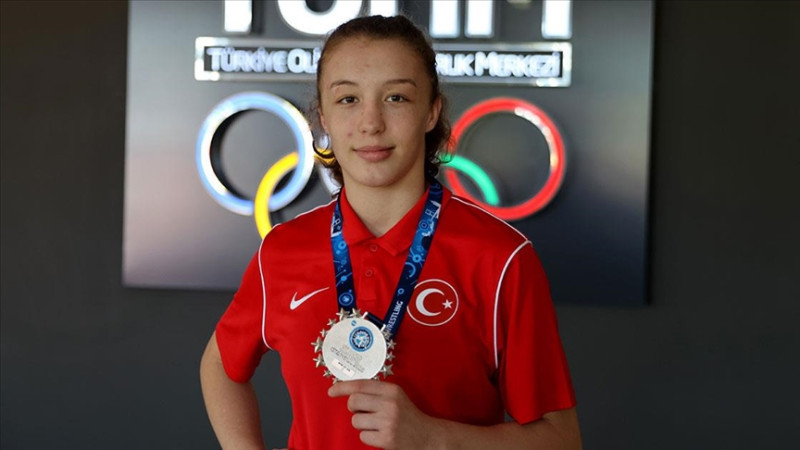 MİLLİ GÜREŞÇİ EYLEM ENGİN BRONZ MADALYA KAZANDI