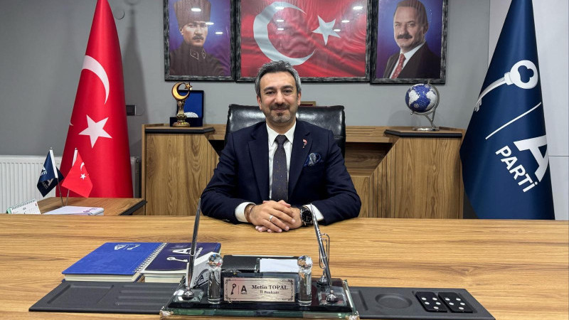 BAŞKAN METİN TOPAL: “ZAFER, GÖKLERDE DALGALANAN BAYRAĞIN YÜREKLERE İŞLEDİĞİ UMUTTUR”