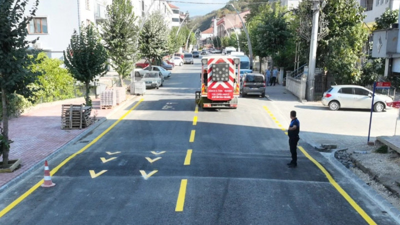 CUMHURİYET CADDESİ ASFALTI YENİLENDİ