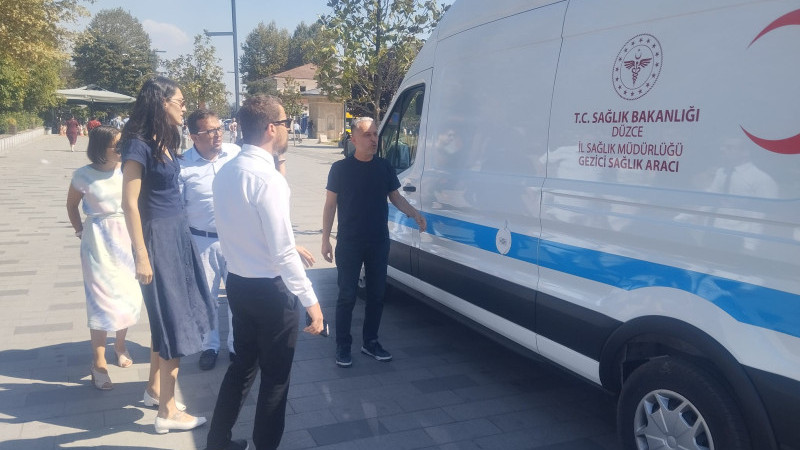 İL SAĞLIK MÜDÜRÜ YILMAZ, ‘ERKEN TEŞHİS HAYAT KURTARIR’ STANDINI ZİYARET ETTİ 