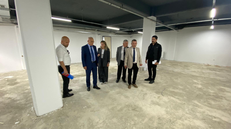 ARSLANTÜRK, KAYNAŞLI’DA YAPIMI SÜREN SPOR SALONUNU İNCELEDİ