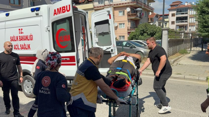 HAFİF TİCARİ ARAÇ İLE MOTOSİKLET ÇARPIŞTI