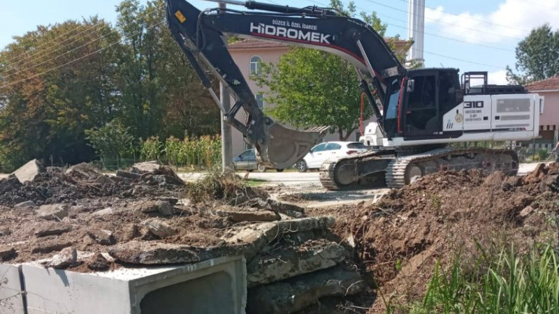 KÖY YOLLARINDA TRAFİK GÜVENLİĞİ SAĞLANIYOR