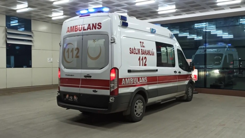 DÜZCE'DE HAFTA SONU İKİ AYRI KAZADA 12 KİŞİ YARALANDI 