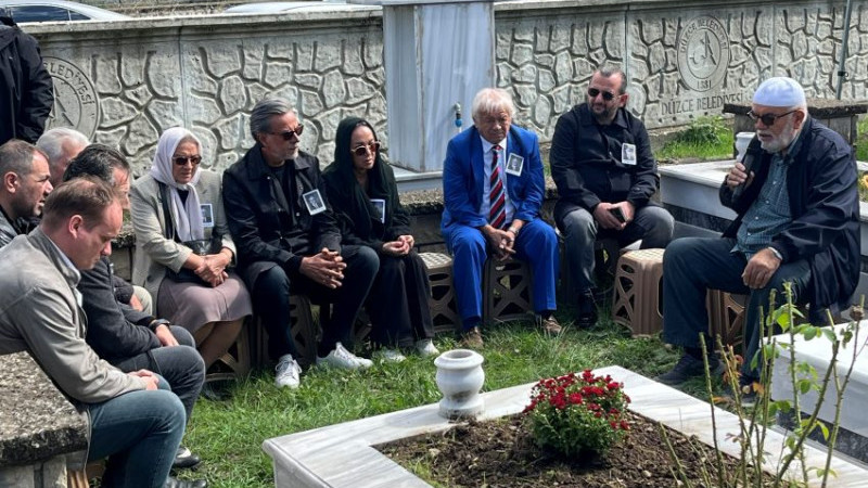 ESKİ BAKAN AVNİ AKYOL DÜZCE’DE KABRİ BAŞINDA ANILDI