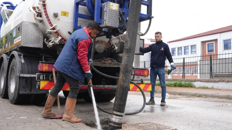 PEYZAJ ALANLARI VE MAZGALLAR TEMİZLENDİ