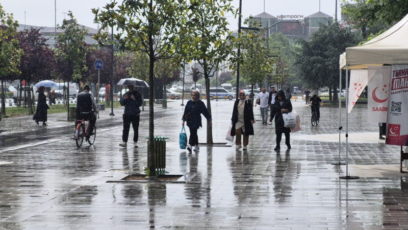 DÜZCE VE ÇEVRESİNDE SAĞANAK YAĞIŞ UYARISI 