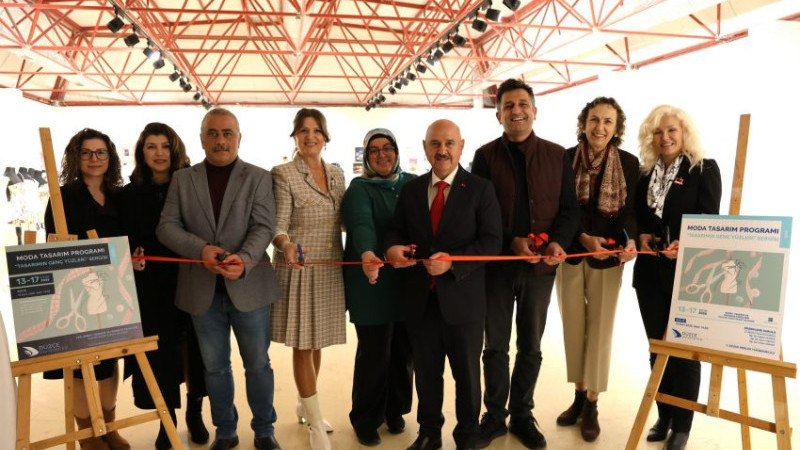 MODA TASARIMI ÖĞRENCİLERİNDEN SERGİ: “TASARIMIN GENÇ YÜZLERİ”