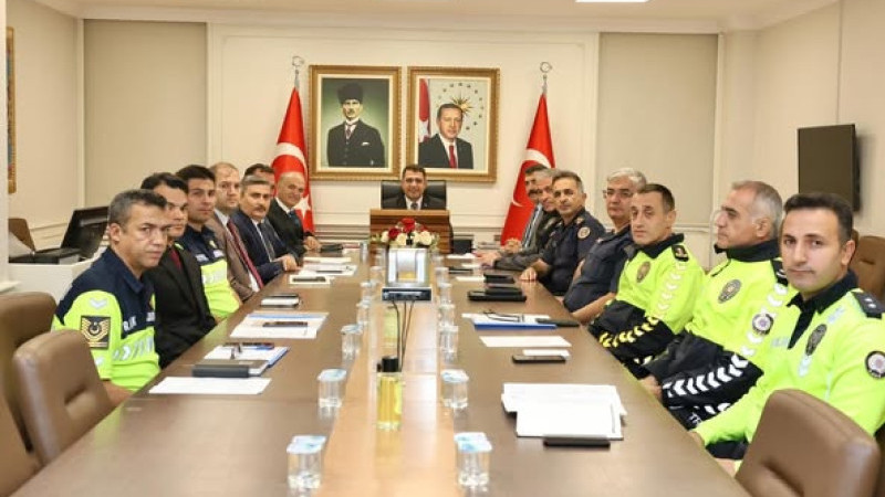 “KARAYOLU TRAFİK GÜVENLİĞİ” TOPLANTISI DÜZENLENDİ 