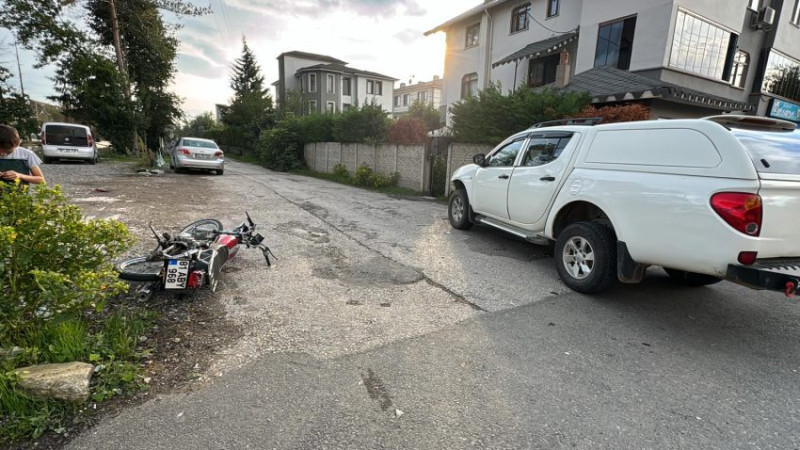 DÜZCE'DE PİKAP İLE MOTOSİKLET ÇARPIŞTI