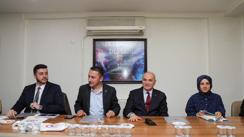 BAŞKAN ÖZLÜ AK PARTİ İL YÖNETİM KADEMESİ İLE BİR ARAYA GELDİ