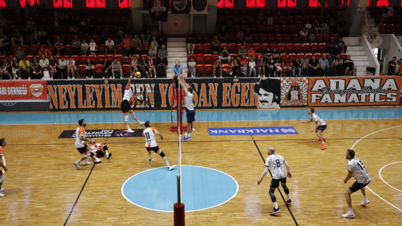 DÜZCE BELEDİYESİ SPOR AKADEMİSİ VOLEYBOL TAKIMI DEPLASMANDAN MAĞLUP DÖNDÜ 