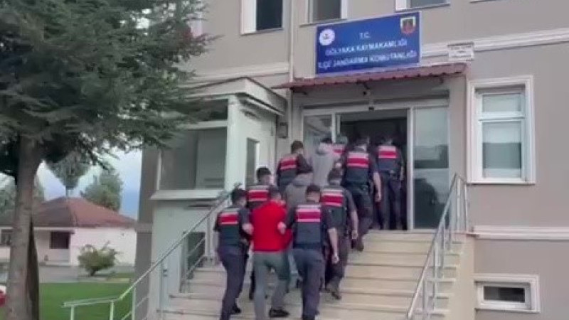 DÜZCE'DE HAVAYA ATEŞ AÇAN 5 KİŞİ KISKIVRAK YAKALANDI 