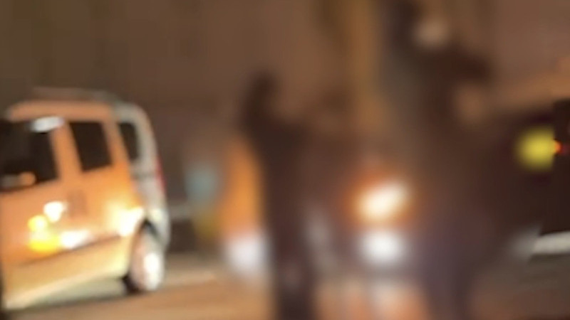 YOL KAPATARAK EĞLENEN 4 SÜRÜCÜYE CEZAİ İŞLEM  