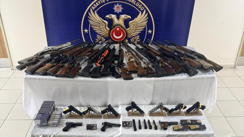DÜZCE’DE SİLAH TEŞHİRİ YAPAN ŞAHISLARA YÖNELİK OPERASYON 