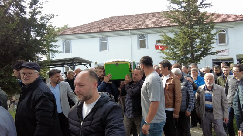 KAZADA HAYATINI KAYBEDEN GENÇ KADIN GÖZYAŞLARI İÇİNDE TOPRAĞA VERİLDİ 