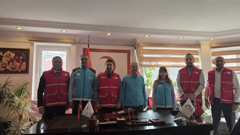 SAĞLIK MÜDÜRÜ YILMAZ, DÜZCE KIZILAY ŞUBESİ’Nİ ZİYARET ETTİ