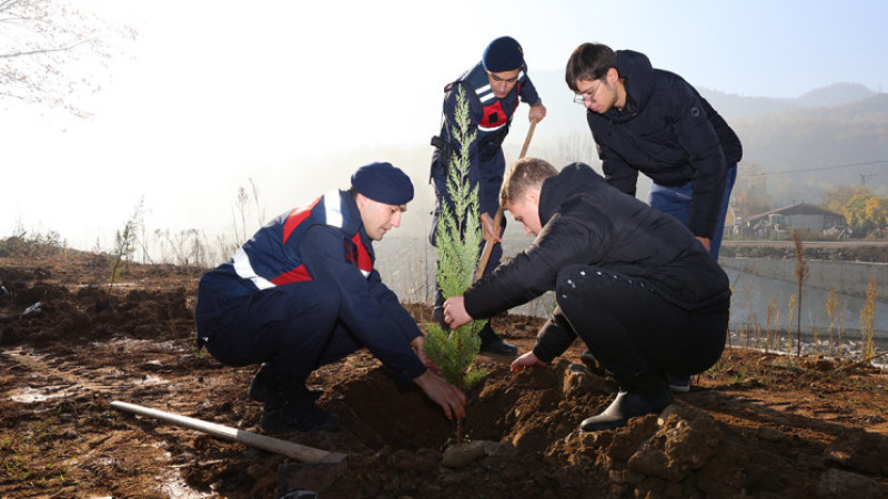 DÜ’DEN YEŞİL VATAN İÇİN AĞAÇLANDIRMA SEFERBERLİĞİ