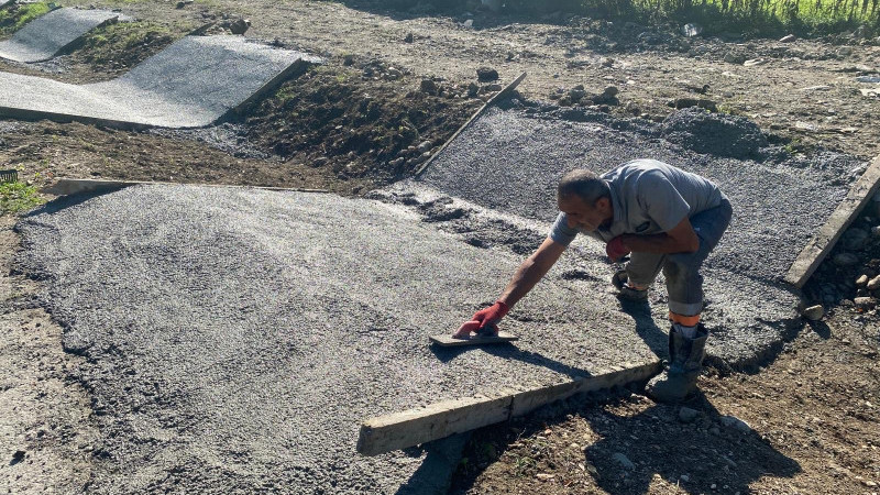 GÜMÜŞPINAR KÖYÜ’NDE BETON ‘V’ KANAL YAPIMI SÜRÜYOR