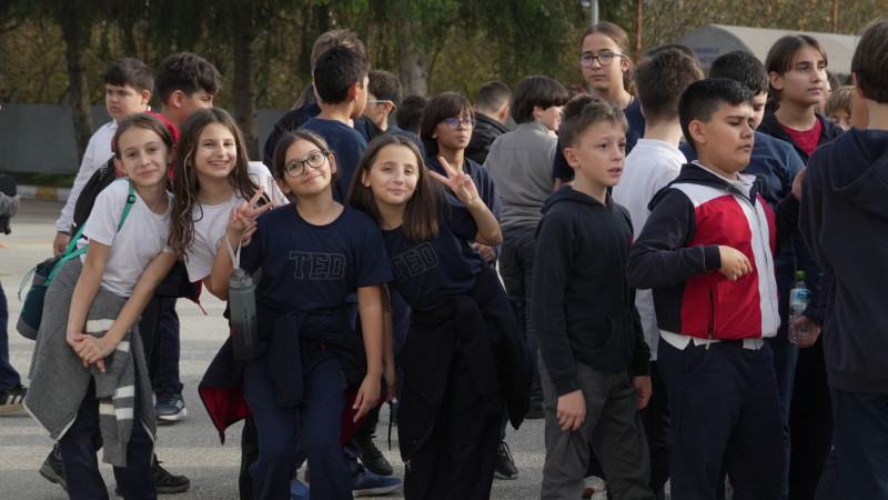  ‘AĞLAMAMAK İÇİN ZOR DURUYORUM’