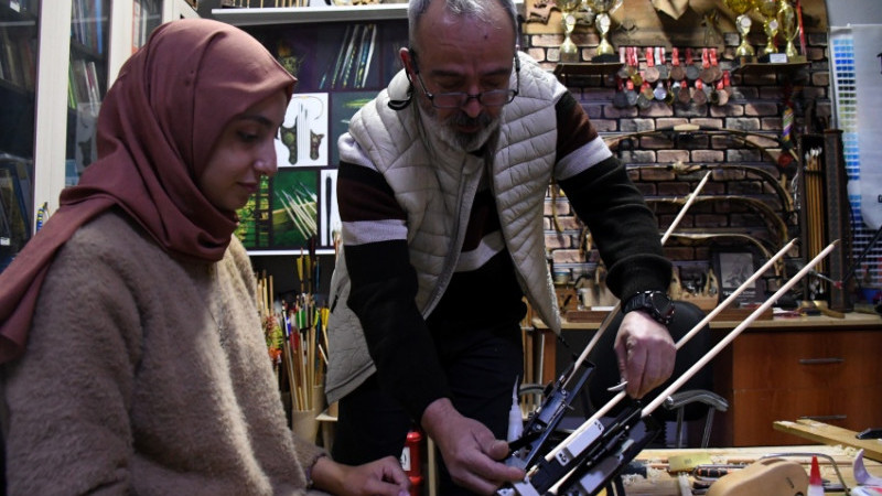 GELENEKSEL OK YAPIMINI GELECEĞE TAŞIYOR