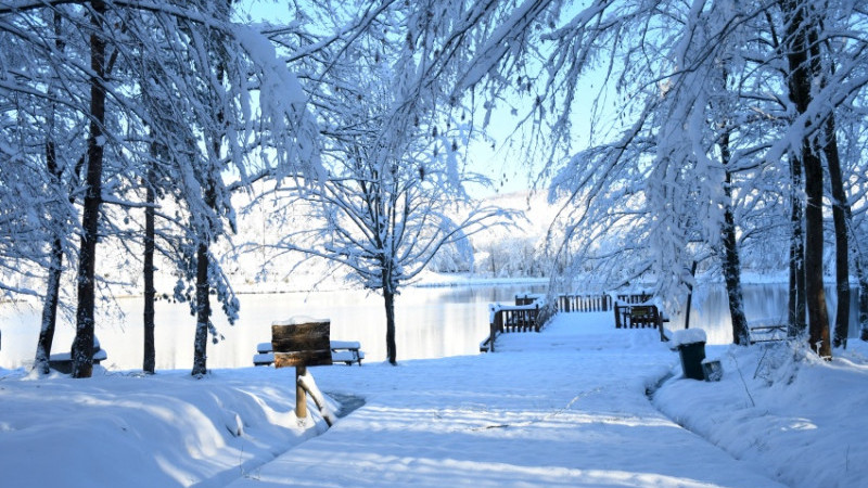 DÜZCE’DE DOĞAL GÜZELLİKLER KARLA KAPLANDI