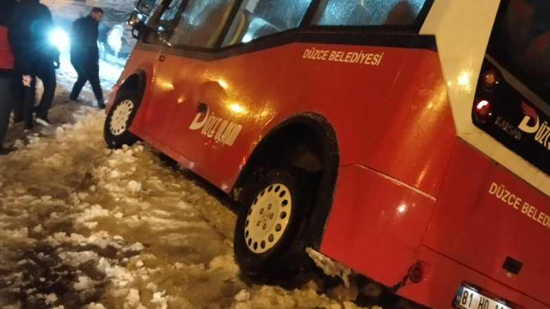 KAR YAĞIŞI ULAŞIMI OLUMSUZ ETKİLEDİ